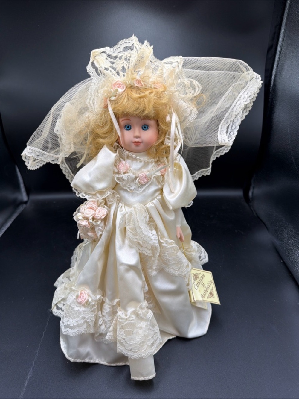 VTG Soft Expressions Bridal Lace Dress With Veil Stand Bisque Porcelain Doll